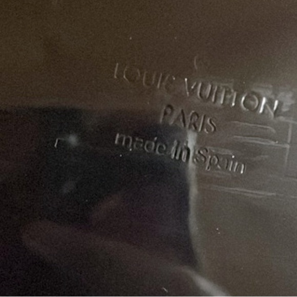 Louis Vuitton Epi Black Patent Leather Clutch Bag with Large LV logo / 10” x 5” - Picture 5 of 7